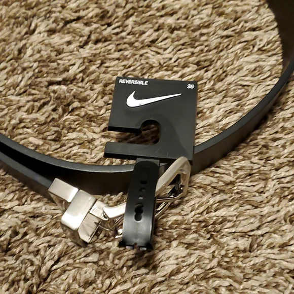 Brand new reversible Nike belt - Picture 2 of 7